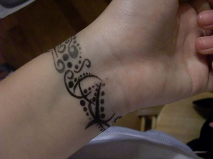 Tribal-Wrist-Tattoos-for-Women.jpg