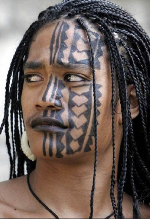 17 Stunning Tribal Facial Tattoos From Around The World
